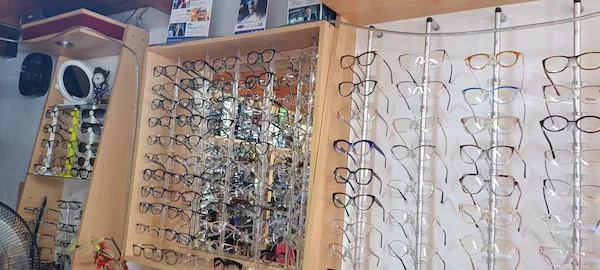 Armazones y lentes recetados en Óptica Olivares Morón